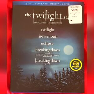 The 5-Disc BLUE-RAY (TM) Twilight Saga Set!